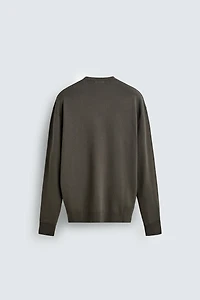 PULL BASIQUE À COL EN V