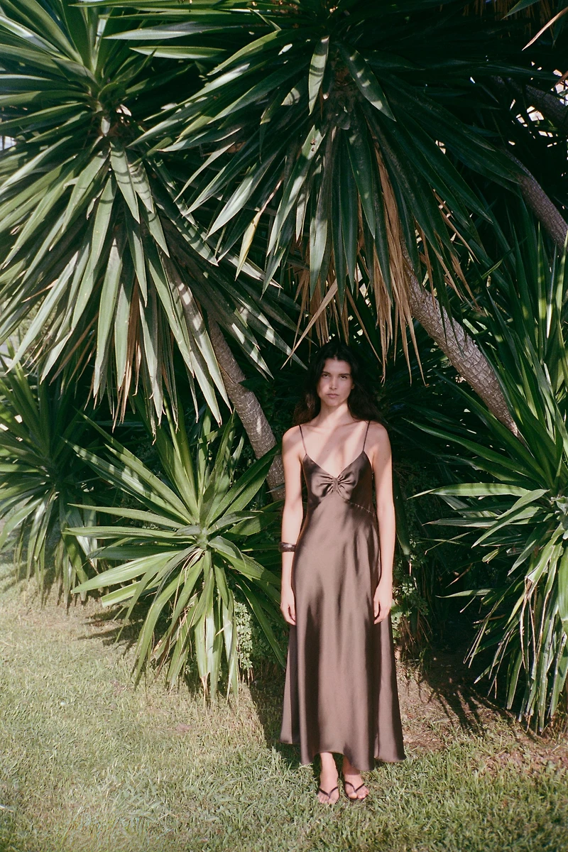 ROBE MIDI SATINÉE À FRONCES