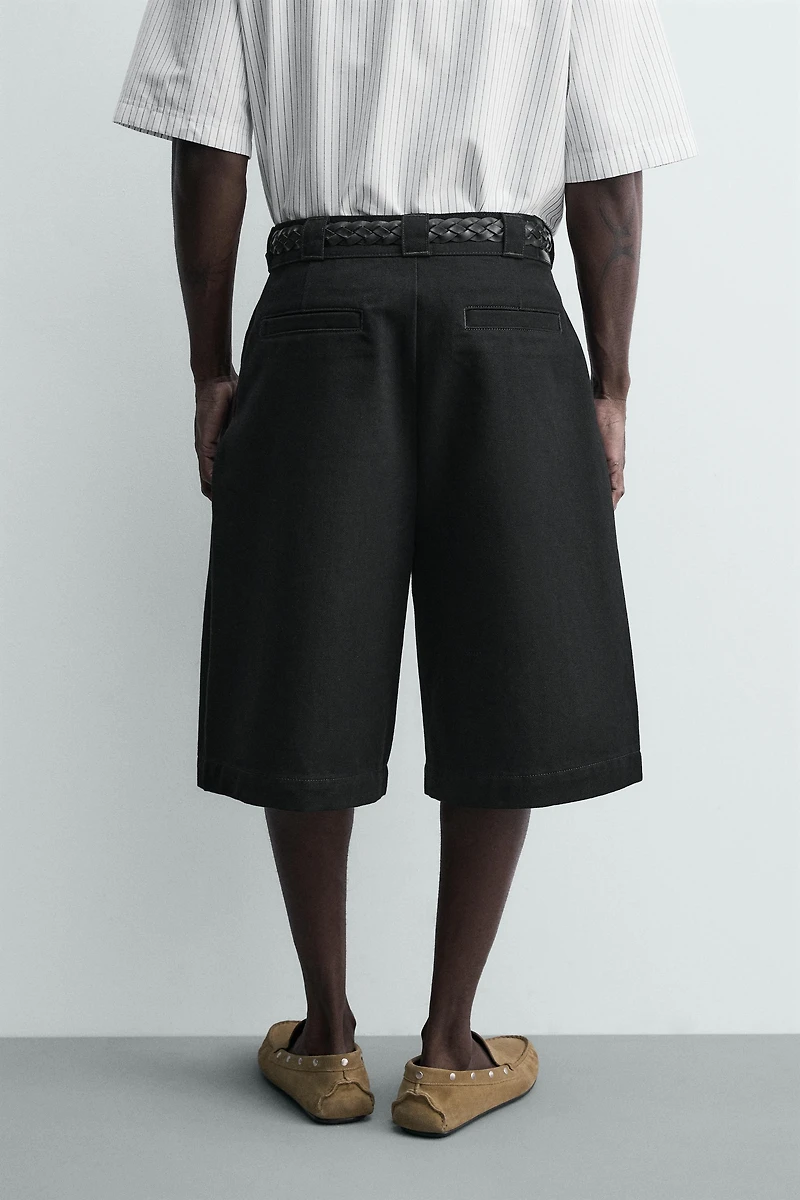 RELAXED FIT PLEATED SHORTS