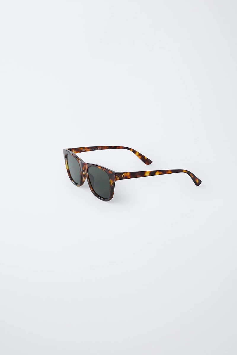 RECTANGULAR PLASTIC FRAME SUNGLASSES