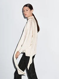 Flowing blouse with tie
