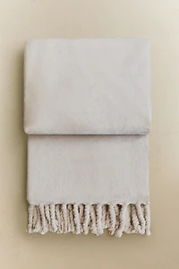 FLEECE BLANKET WITH FRINGING