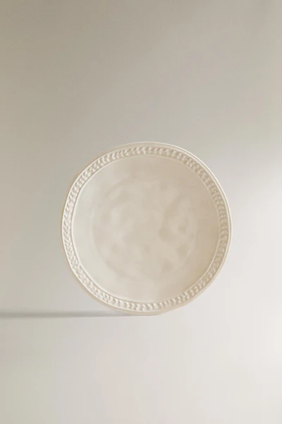 STONEWARE DESSERT PLATE WITH RAISED DESIGN