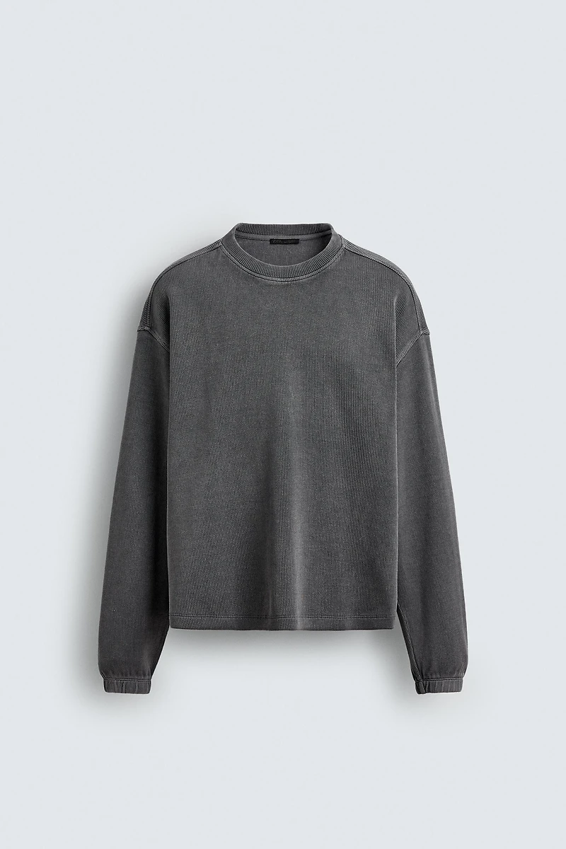 WASHED TEXTURED SWEATSHIRT