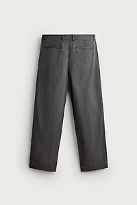 RELAXED FIT PLEATED CHINO PANTS