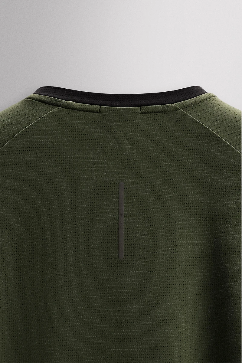TEXTURED TRAINING T-SHIRT