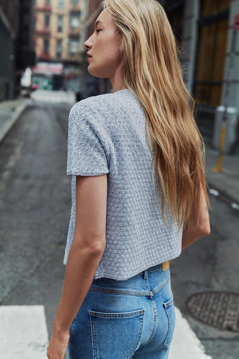 TOP EN MAILLE À PAILLETTES ET FIL MÉTALLISÉ