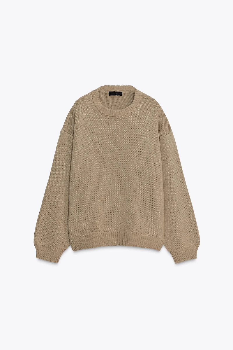 OVERSIZED KNIT SWEATER