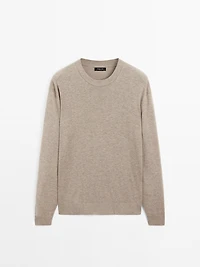 Crew neck knit sweater