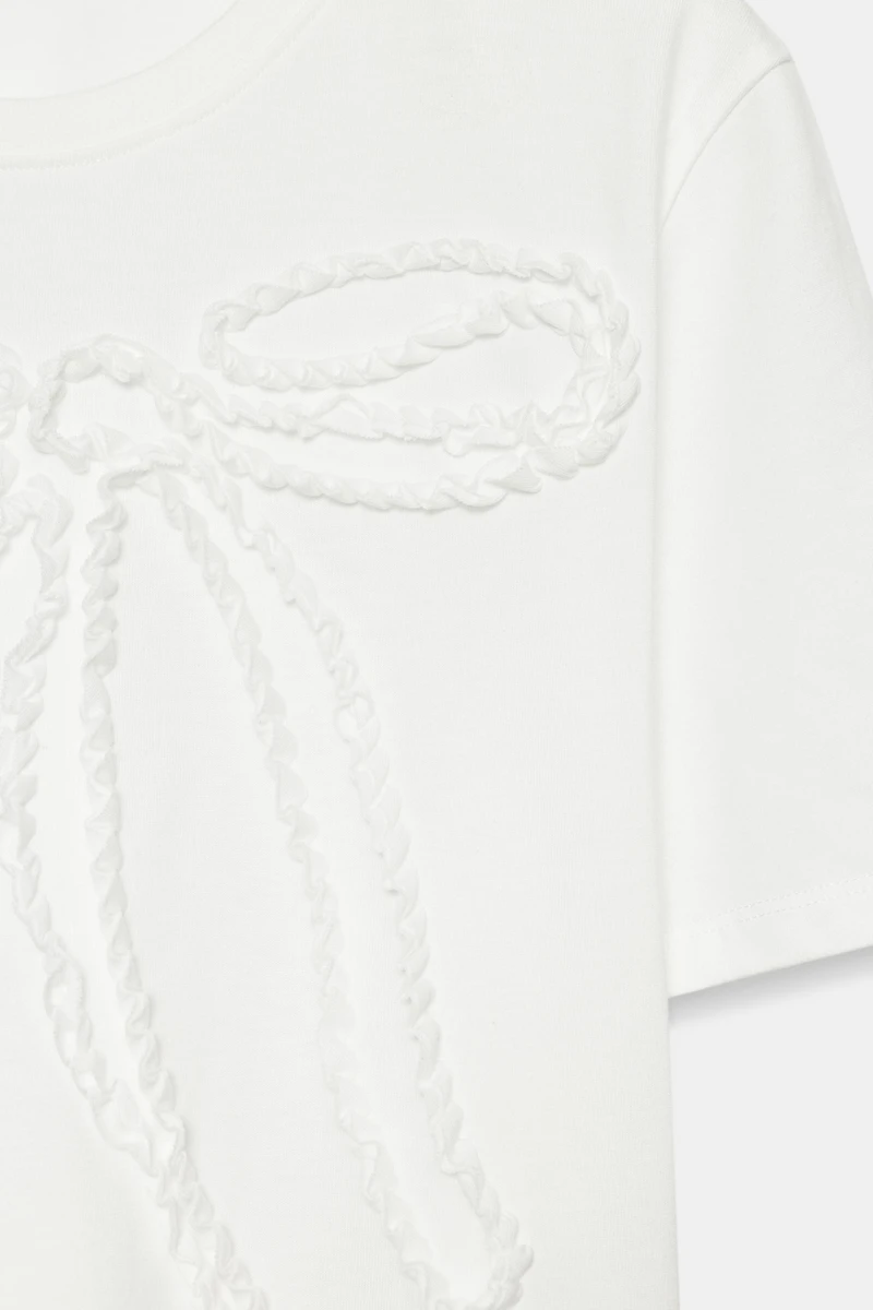 EMBOSSED BOW T-SHIRT