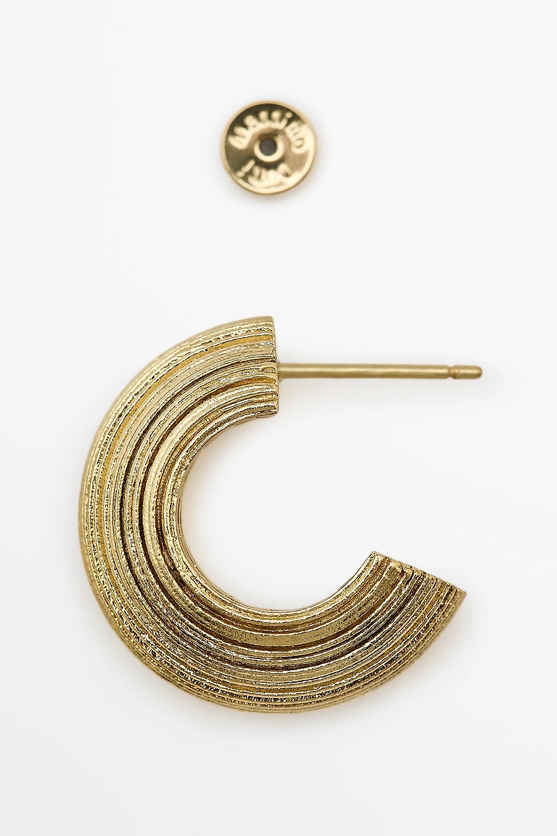 Raised design hoop earrings