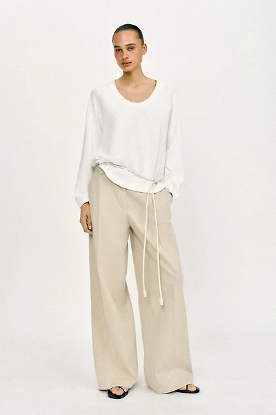 ROUND NECK KNIT SWEATER