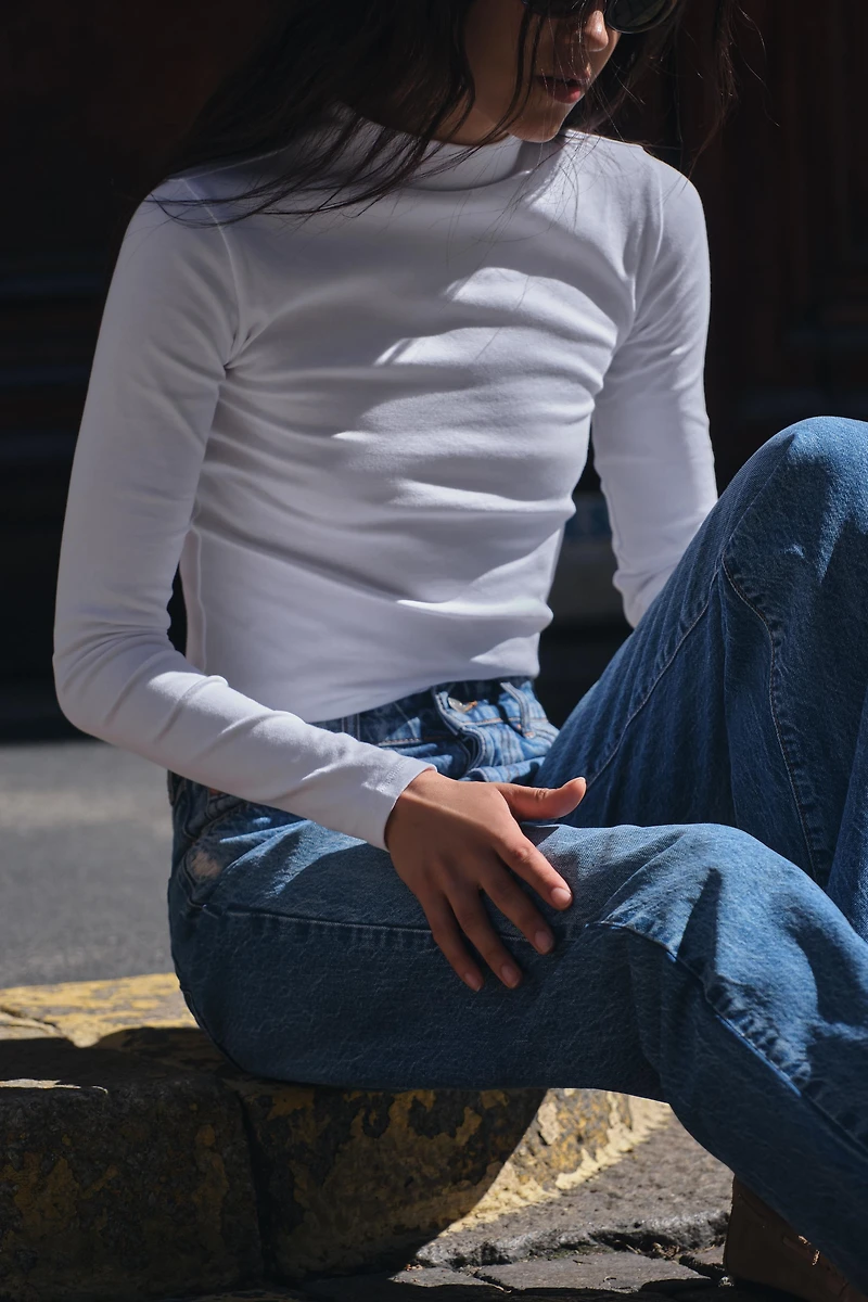 TURTLENECK T-SHIRT