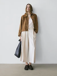 Flowing trousers with turn-up hems