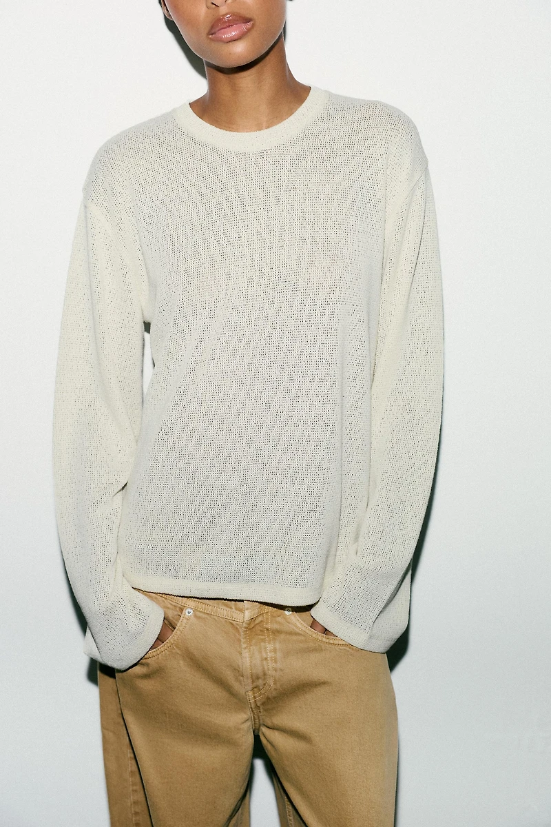 CUT-OUT KNIT SWEATER