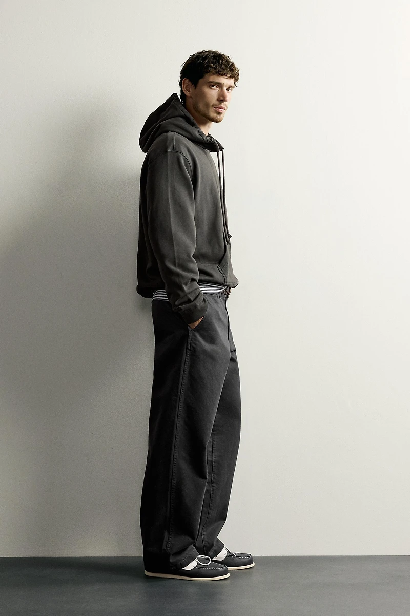 HOODED CREWNECK SWEATSHIRT