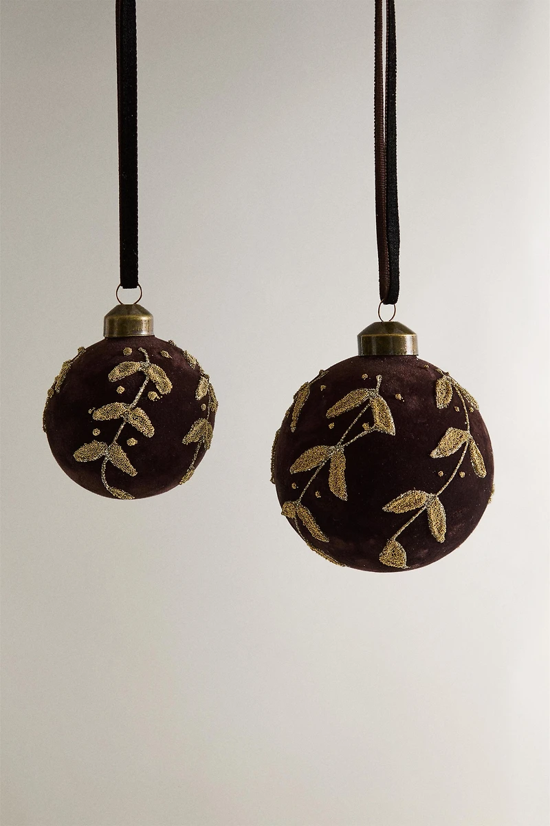 VELVET AND LEAF PRINT CHRISTMAS TREE BALL ORNAMENT