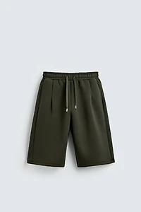 NEOPRENE EFFECT PLEATED LONG BERMUDA SHORTS