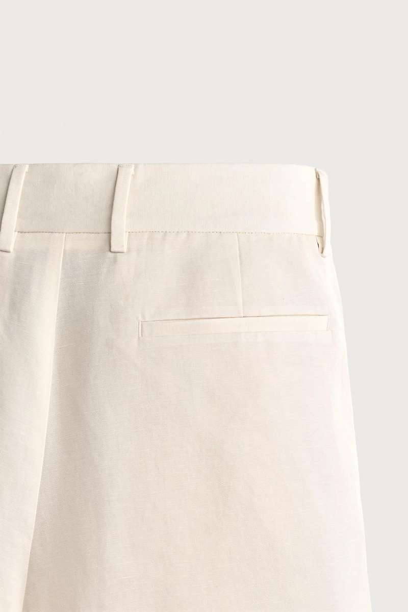 WIDE FIT PLEATED SHORTS