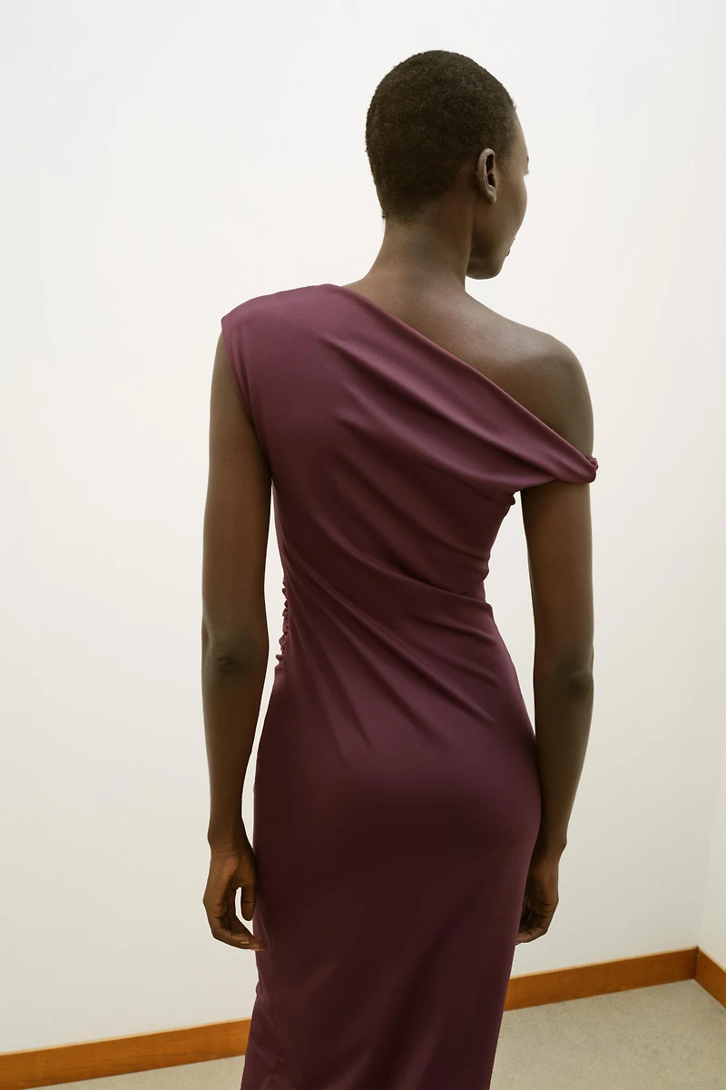 ROBE MI-LONGUE ASYMÉTRIQUE