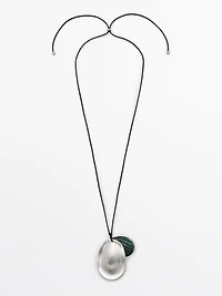 Collier pendentif amande