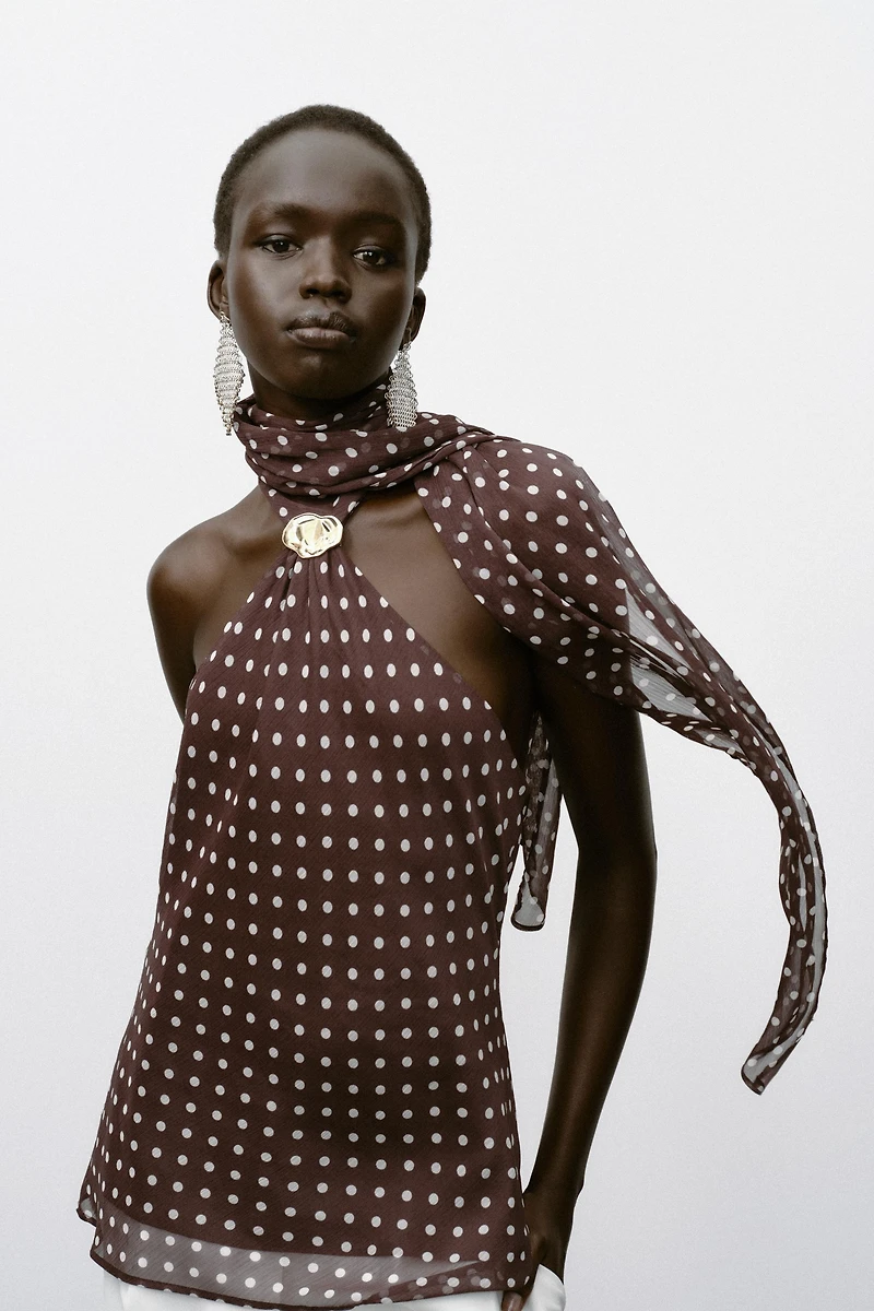 TOP HALTER À POIS ET DÉTAILS
