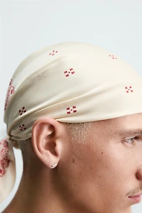 BANDANA SATINÉE À IMPRIMÉ GÉOMÉTRIQUE