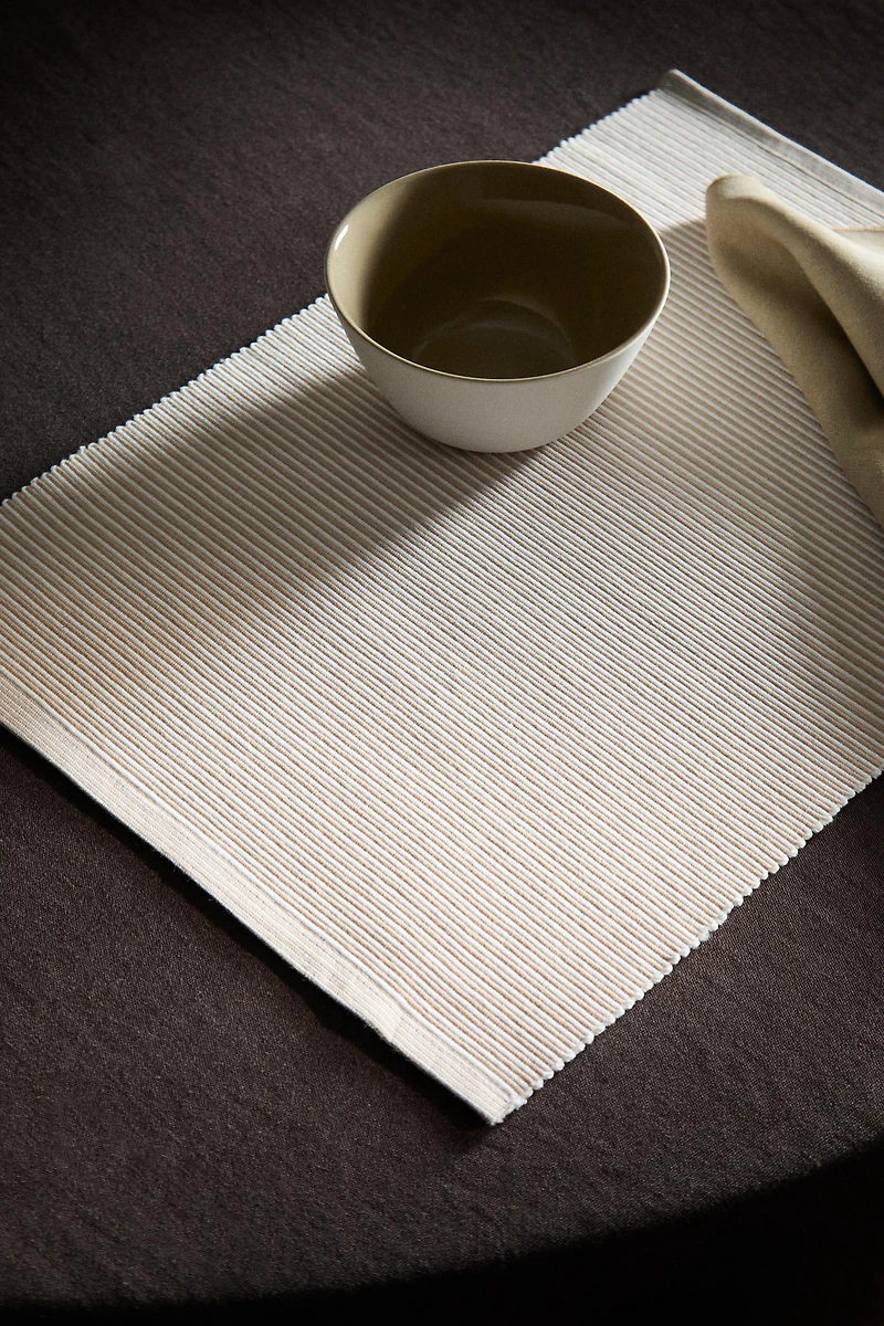 SET DE TABLE CÔTELÉ