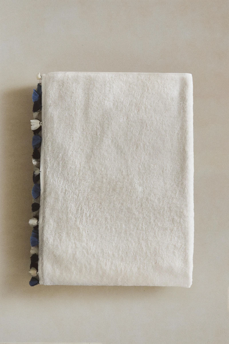 POMPOM BATH TOWEL