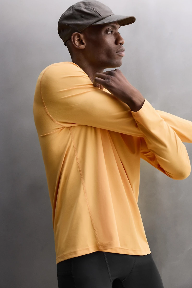 T-SHIRT TECHNIQUE BASIQUE À MANCHES LONGUES