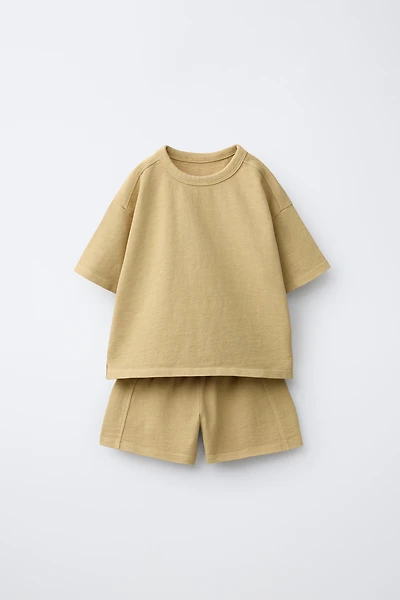 ENSEMBLE JOGGING T-SHIRT ET BERMUDA UNI