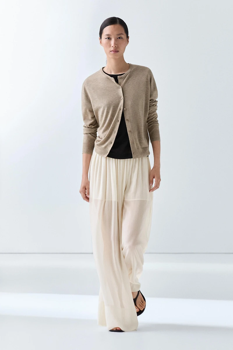 Fine-knit round neck cardigan