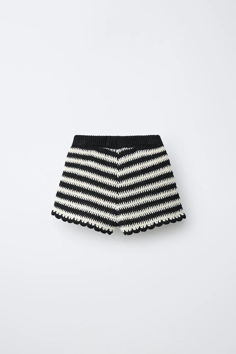 SHORT EN CROCHET À RAYURES ET BRODERIE CERISES