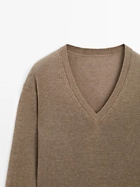 Long sleeve V-neck knit sweater