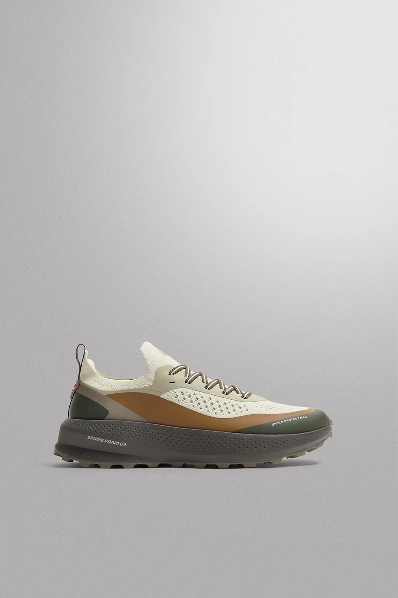 TRAIL RUNNING SNEAKERS