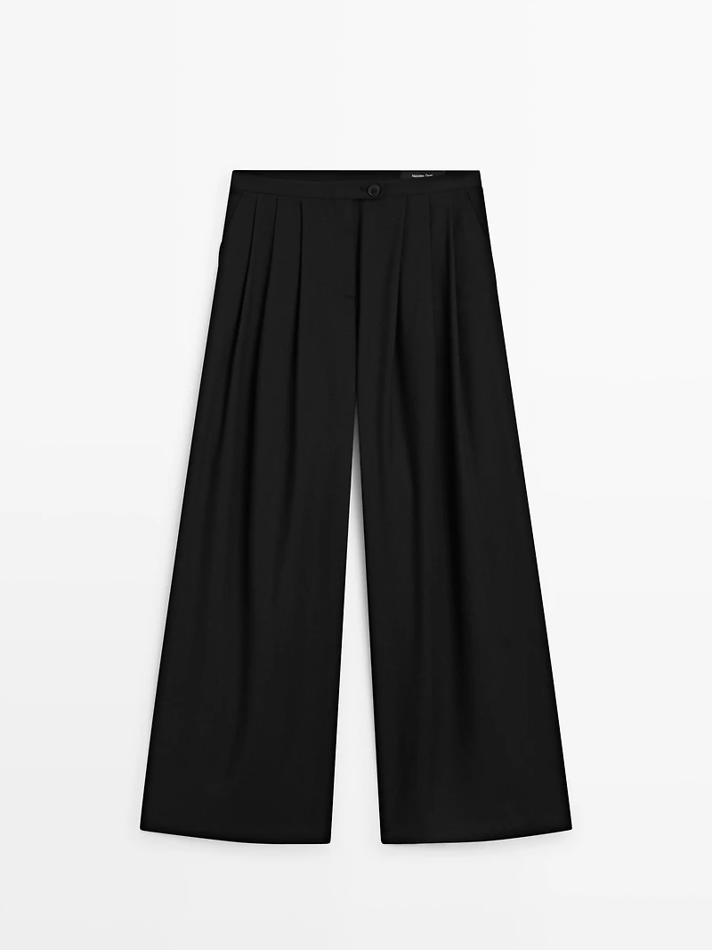 Flowing trousers with darts