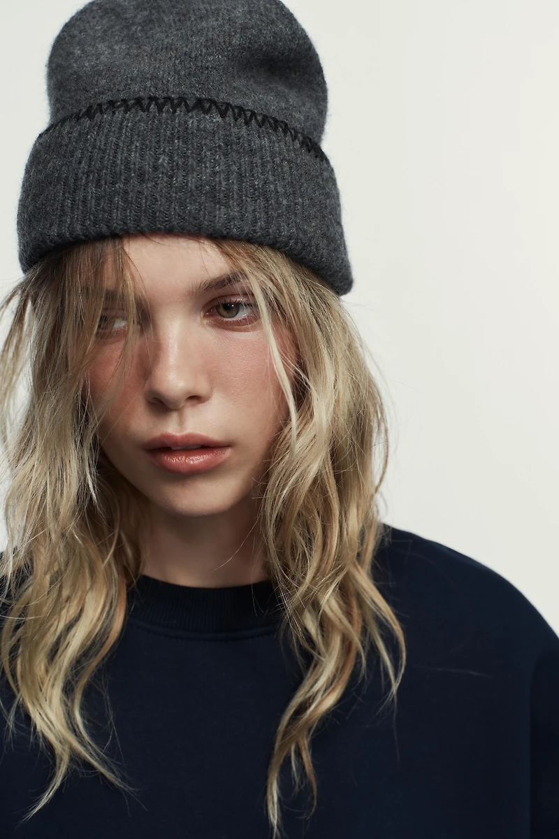CONTRAST KNIT BEANIE