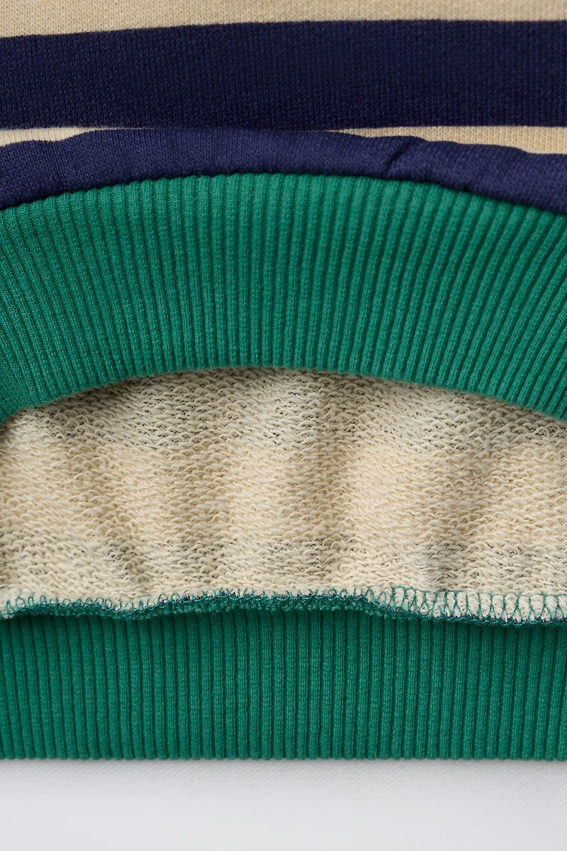 SWEAT À RAYURES CONTRASTÉES