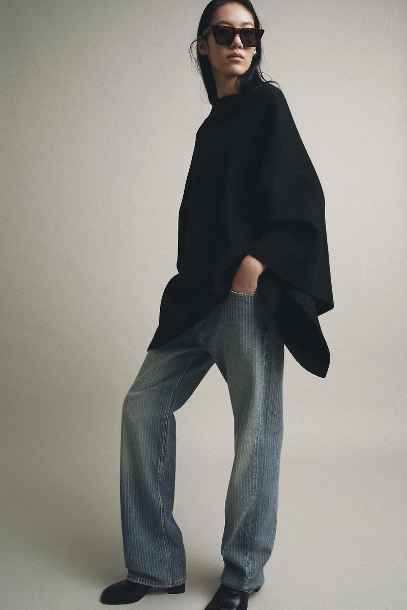 KNIT CAPE