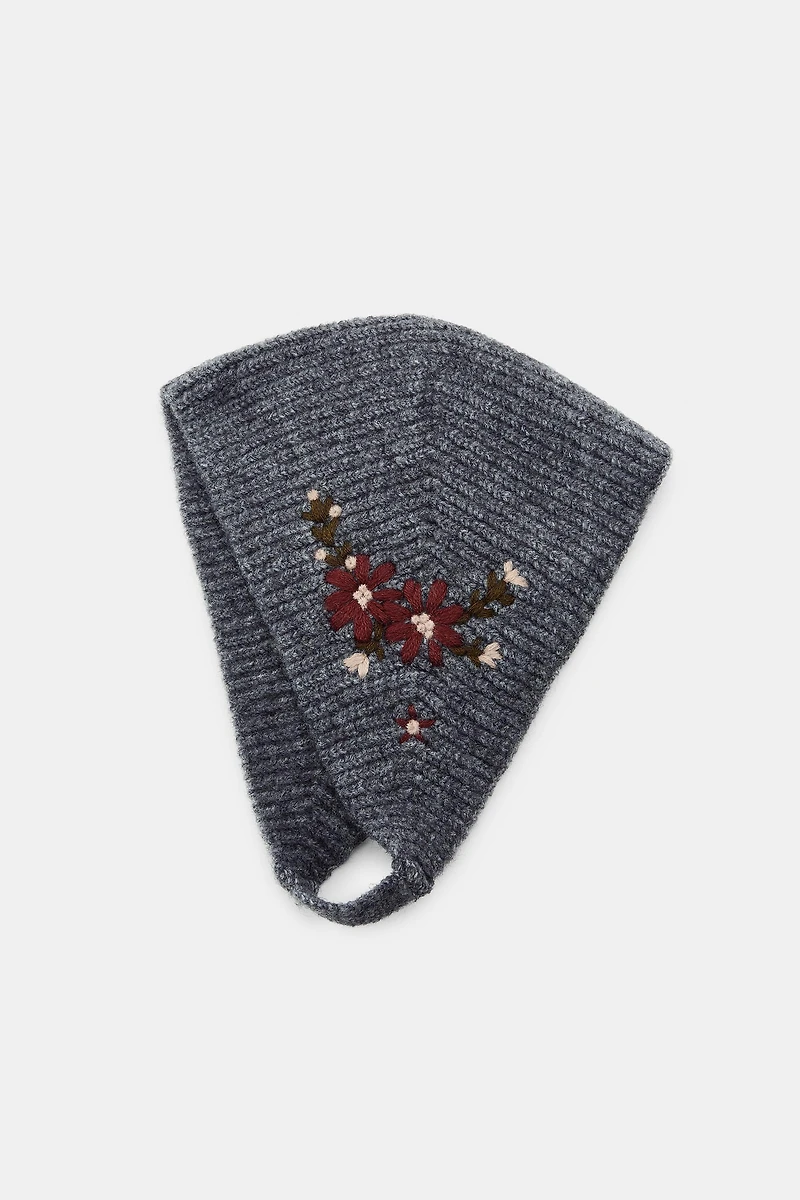 BONNET EN MAILLE BRODERIE FLEURS