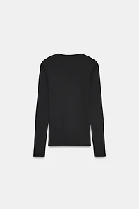 RIBBED BUTTON T-SHIRT