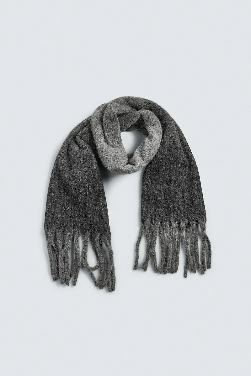 ÉCHARPE BROSSÉE À FRANGES
