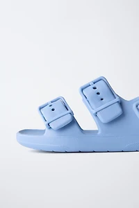 RUBBERIZED BUCKLED SANDALS