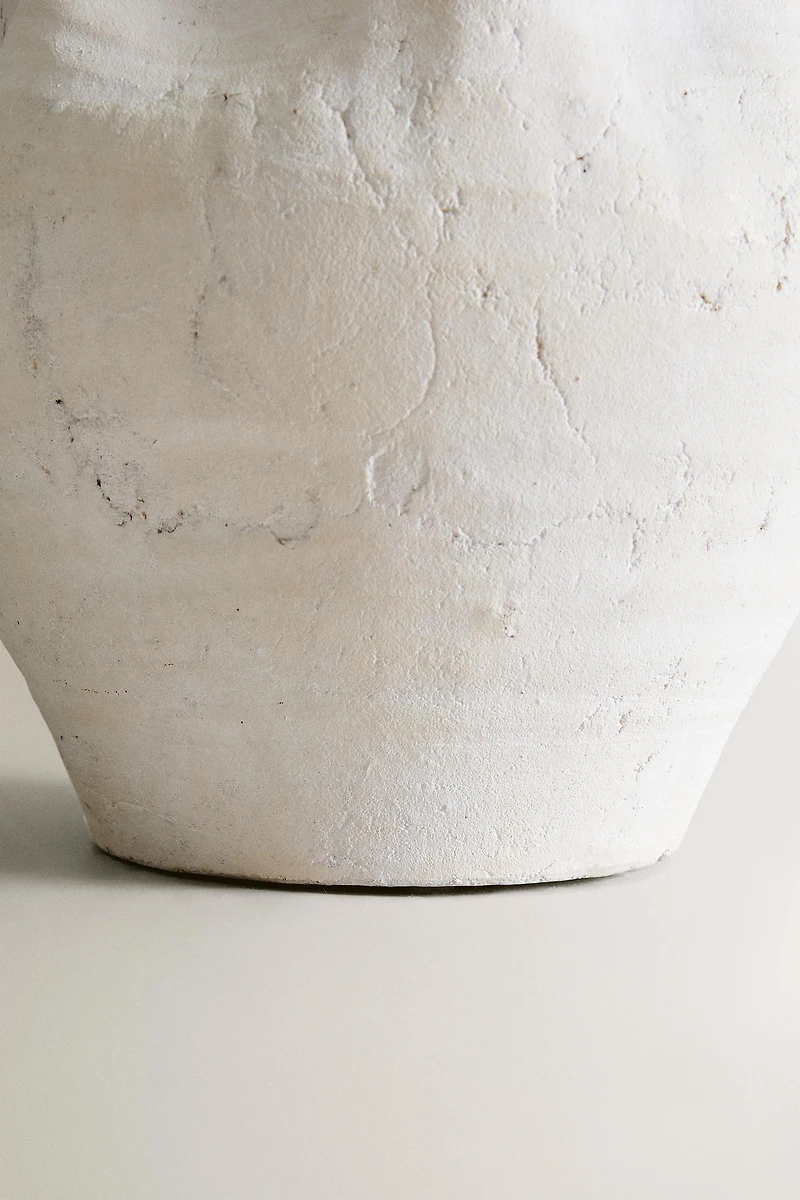 VASE EN CÉRAMIQUE IRRÉGULIÈRE