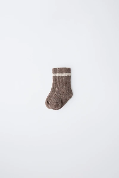KNIT SOCKS WITH CONTRASTING STRIPE