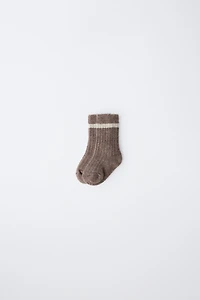 KNIT SOCKS WITH CONTRASTING STRIPE