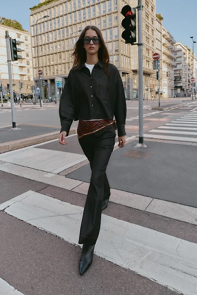 PANTS WITH SEAM AND CONTRASTING TOPSTITCHING