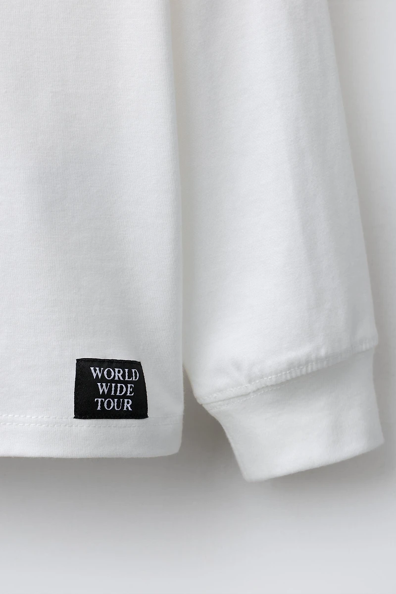 T-SHIRT À INSCRIPTION EN RELIEF