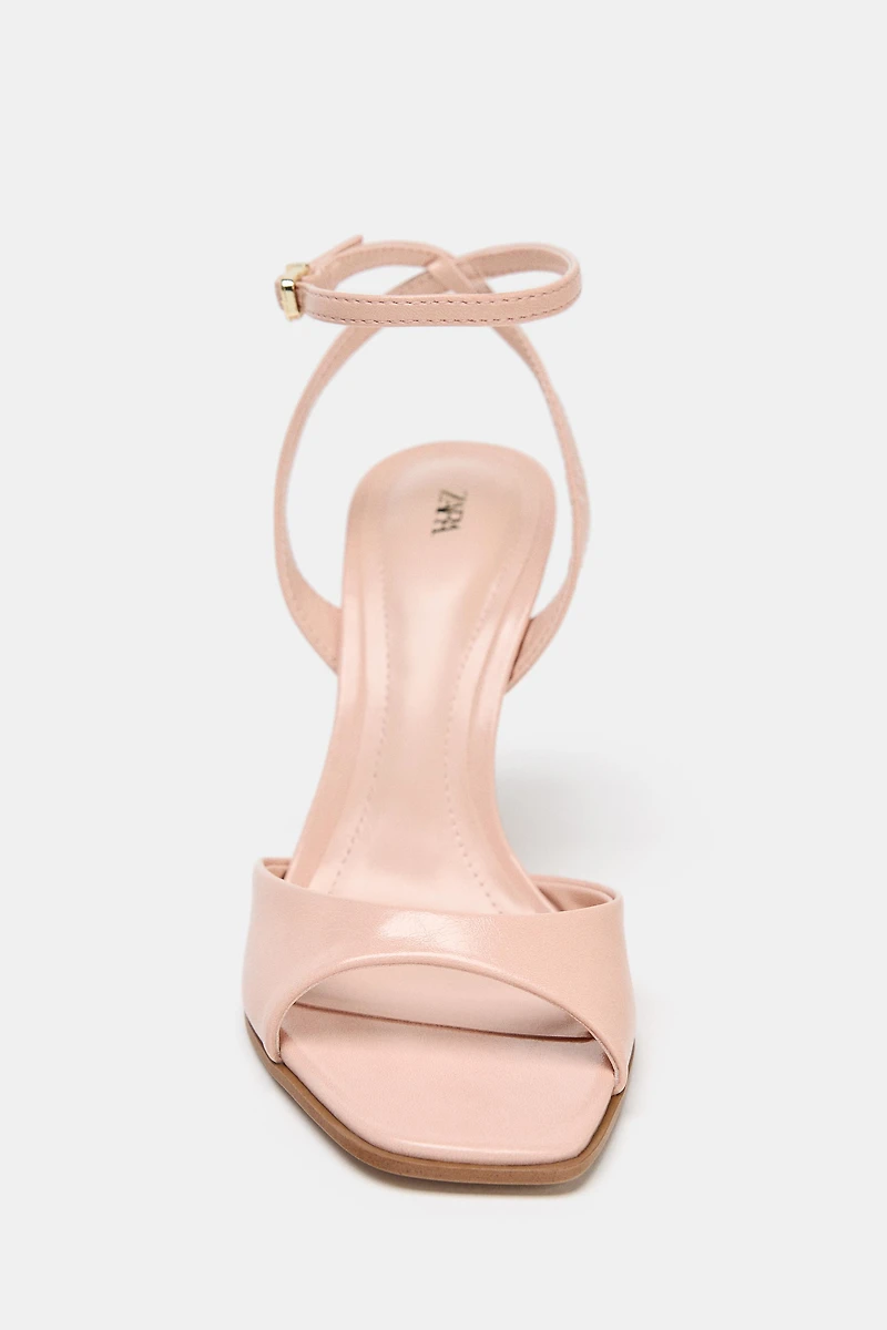 PATENT EFFECT HEELED SANDALS