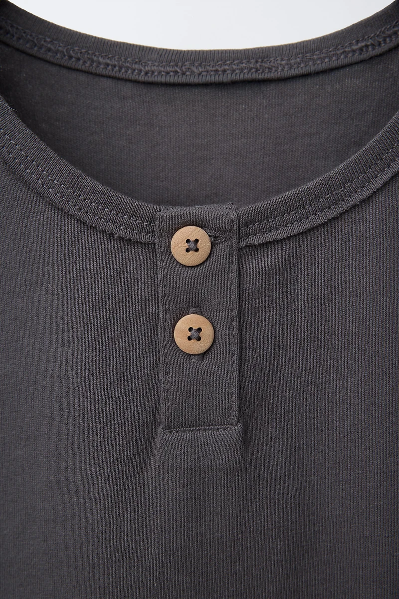 SLEEVELESS TOP WITH BUTTONS